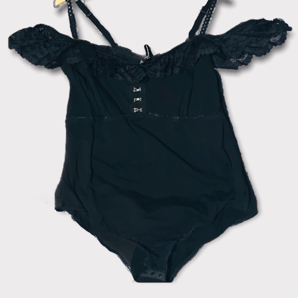 TORRID BLACK LACE TRIM COLD SHOULDER BODYSUIT
